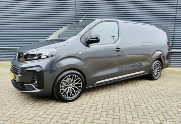 Carrier Van Opel Vivaro in Paris France